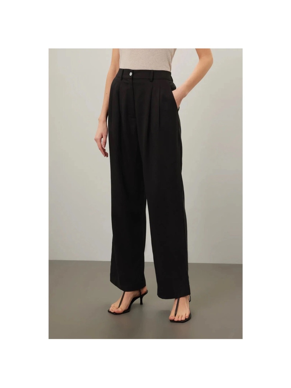 PRE-OWNED SIZE XL EXCELLENT DONNI. Black High-Rise Wide-Leg Pleated Pants